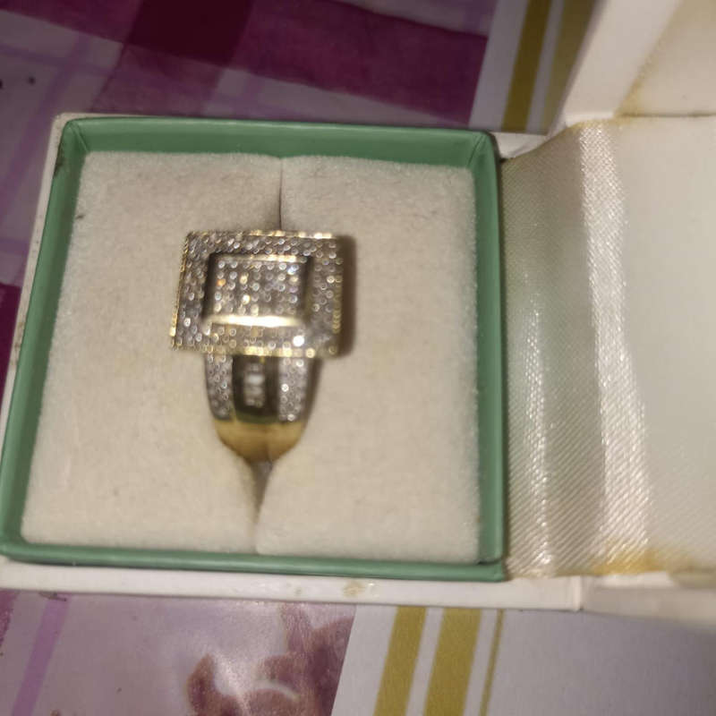 Ladies 9 carat cluster diamond dressing ring
