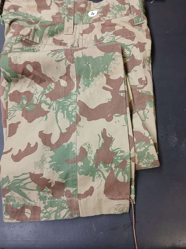 SAPS CAMO TROUSERS  2ND PATTERN - VERY GOOD CONDITION - SIZE 87/76  (5)