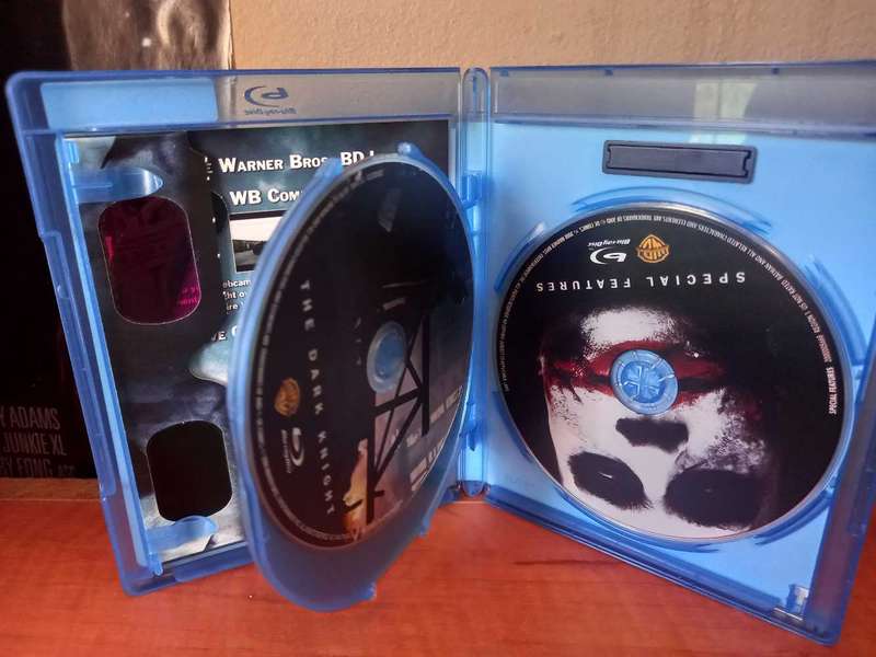 The Dark Knight Blu-ray (American Version)