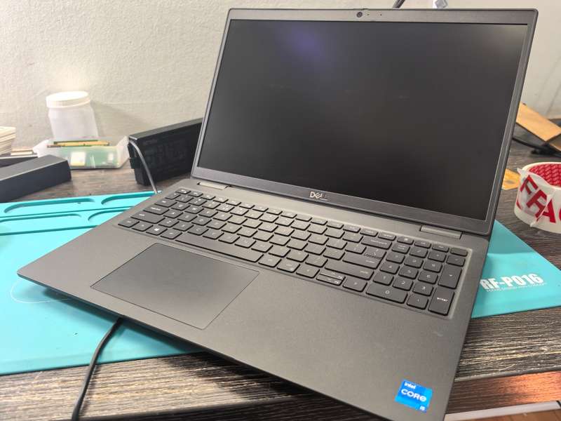 LATE ENTRY-11TH GEN-DELL LATITUDE 3520-i5-1135G7-8GB DDR4-256GB SSD-FHD