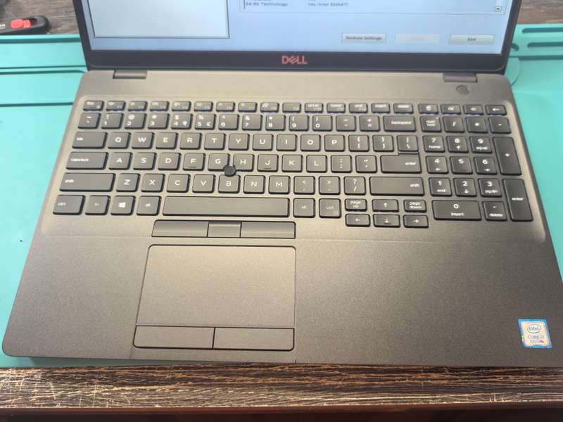 8th Gen Quad Core i7 Dell Latitude 5500 i7-8665U 16GB UHD 620 256GB SSD Full HD