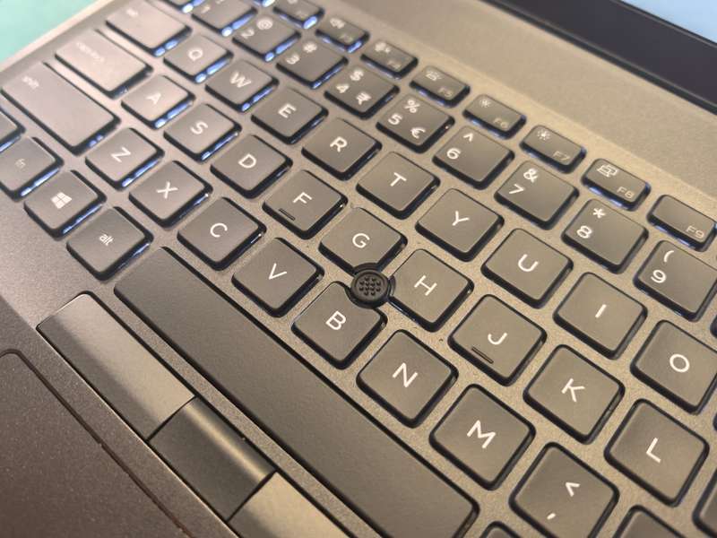 8th Gen Quad Core i7 Dell Latitude 5500 i7-8665U 16GB UHD 620 256GB SSD Full HD
