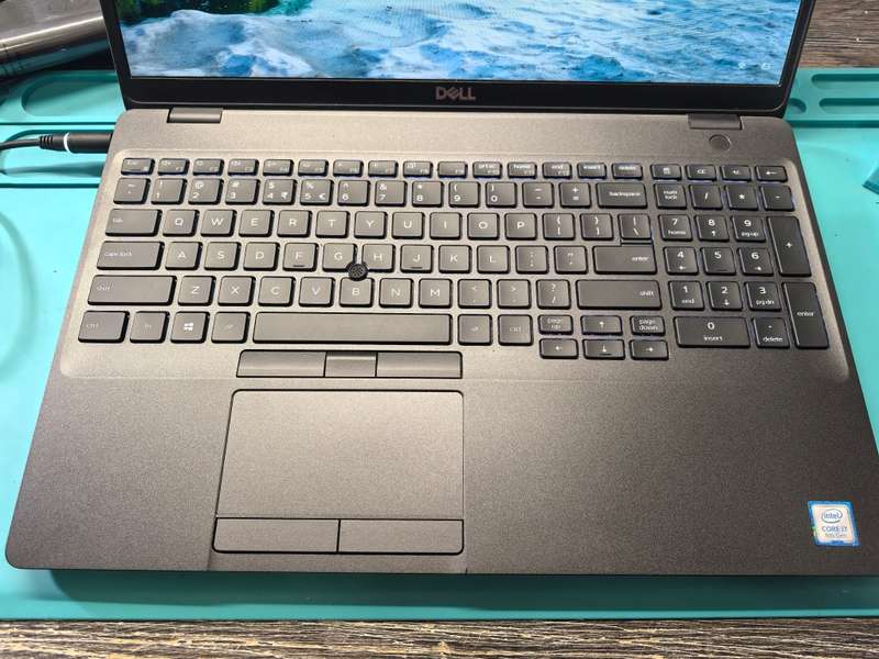 8th Gen Quad Core i7 Dell Latitude 5500 i7-8665U 16GB UHD 620 256GB SSD Full HD
