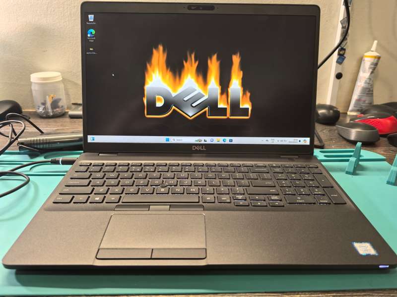 8th Gen Quad Core i7 Dell Latitude 5500 i7-8665U 16GB UHD 620 256GB SSD Full HD