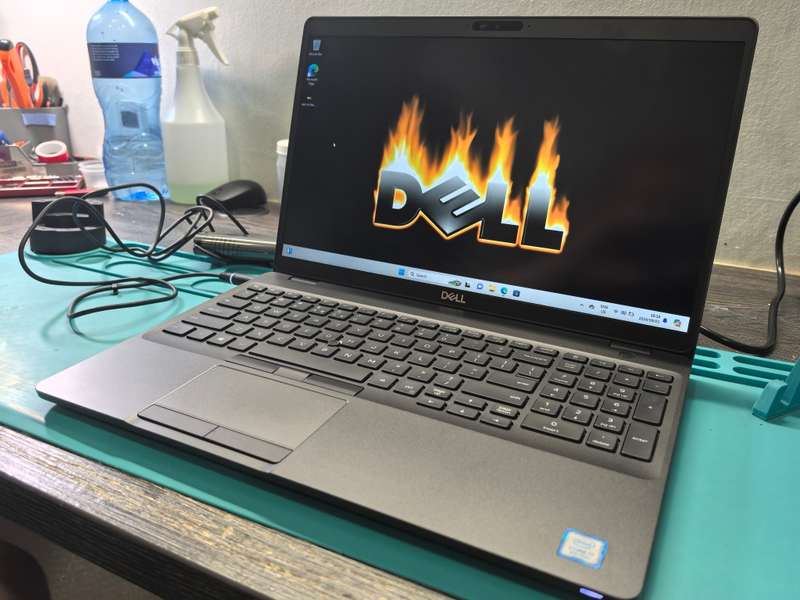 8th Gen Quad Core i7 Dell Latitude 5500 i7-8665U 16GB UHD 620 256GB SSD Full HD