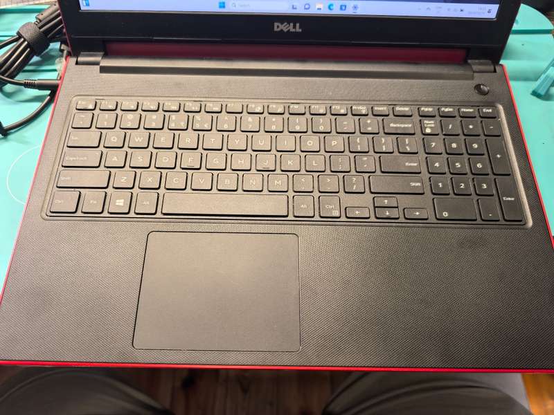 DELL VOSTRO 15 3568-i5-7200U-FHD 1920X1080-512GB SSD-8GB DDR4