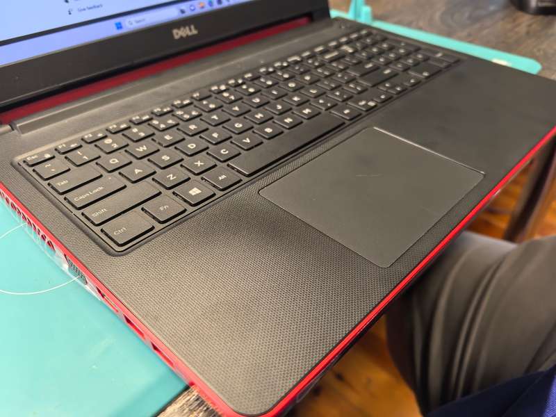 DELL VOSTRO 15 3568-i5-7200U-FHD 1920X1080-512GB SSD-8GB DDR4