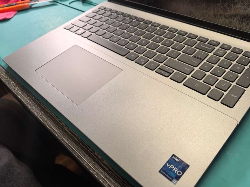 12TH GEN i7-DELL VOSTRO 5620-i7-1260P-32GB RAM-2TB SSD-FHD+*XE GRAPHICS