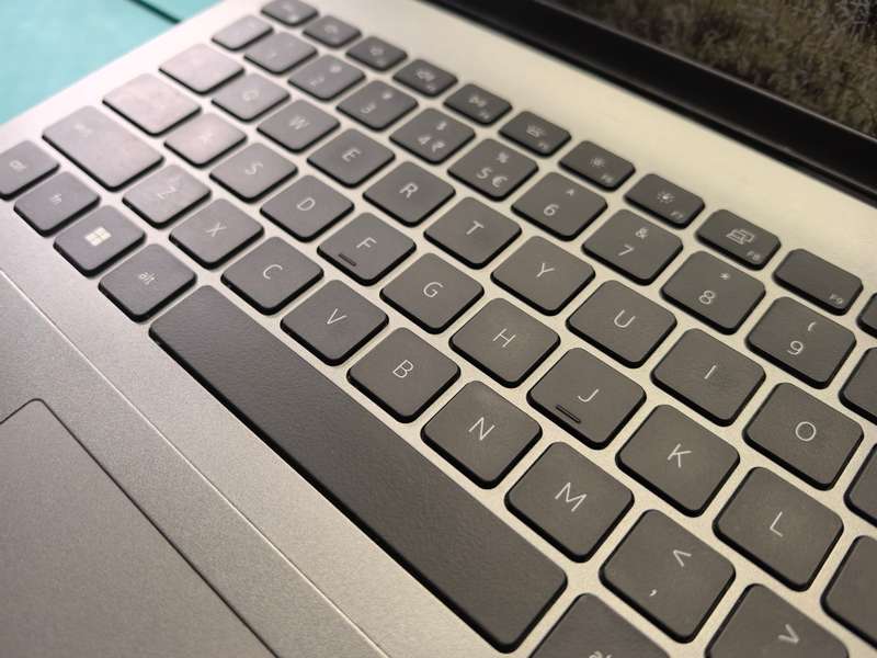 12TH GEN i7-DELL VOSTRO 5620-i7-1260P-32GB RAM-2TB SSD-FHD+*XE GRAPHICS