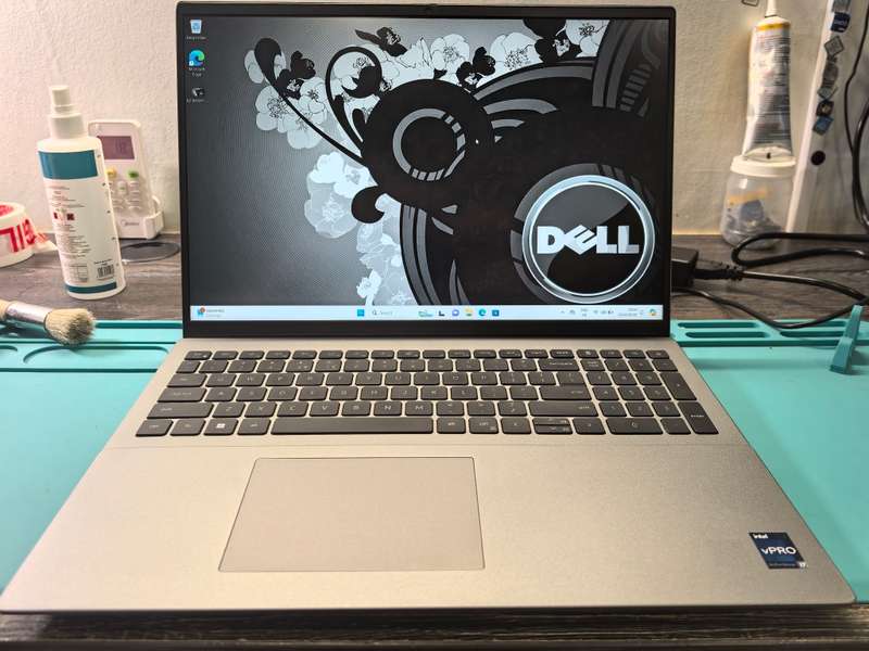 12TH GEN i7-DELL VOSTRO 5620-i7-1260P-32GB RAM-2TB SSD-FHD+*XE GRAPHICS