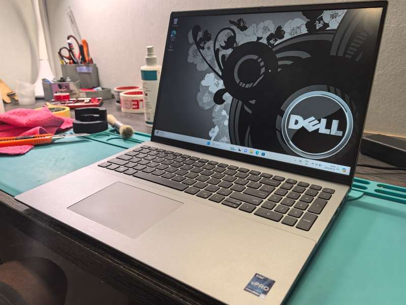 12TH GEN i7-DELL VOSTRO 5620-i7-1260P-32GB RAM-2TB SSD-FHD+*XE GRAPHICS