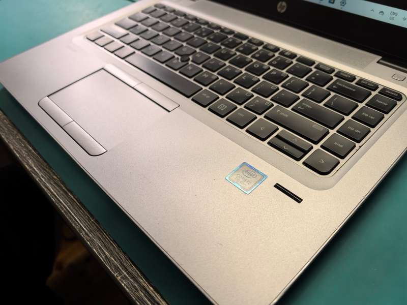 HP ELITEBOOK 840 G4-i7-7500U-8GB*256GB SSD-FULL HD-HD 620-BACKLIT