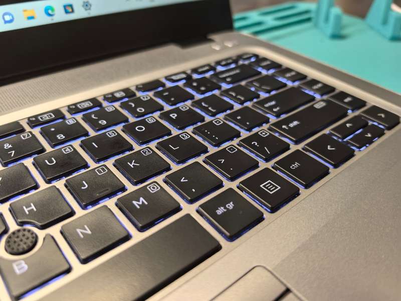 HP ELITEBOOK 840 G4-i7-7500U-8GB*256GB SSD-FULL HD-HD 620-BACKLIT