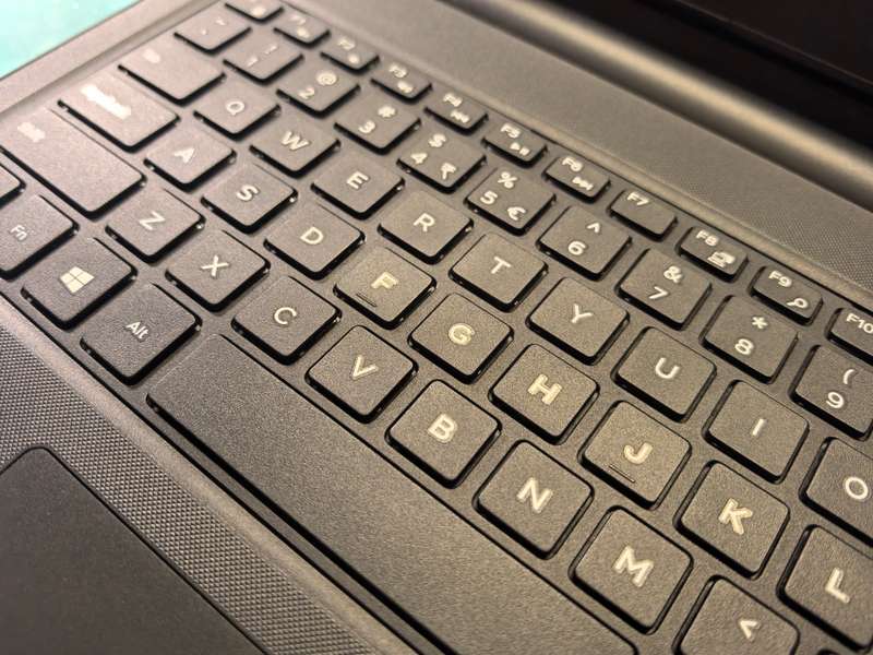 Dell Inspiron 15 3567 i3-6006u 256GB SSD 8GB RAM DVD HD520 Graphics