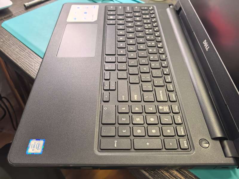 Dell Inspiron 15 3567 i3-6006u 256GB SSD 8GB RAM DVD HD520 Graphics