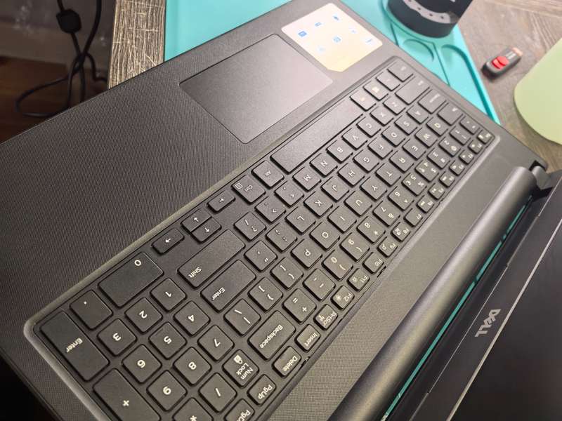 Dell Inspiron 15 3567 i3-6006u 256GB SSD 8GB RAM DVD HD520 Graphics