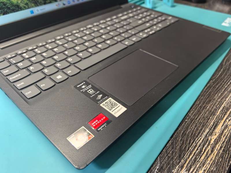 RADEON ADRENILAN EDITION-LENOVO IDEAPAD 3-RYZEN 5-3500U-8GB DDR4-256GB SSD-HD-VEGA 8 GRAPHICS