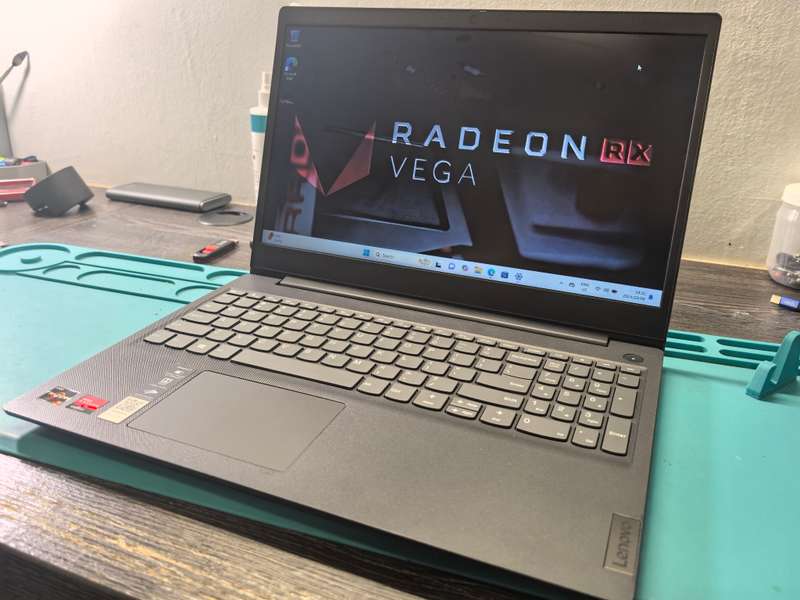 RADEON ADRENILAN EDITION-LENOVO IDEAPAD 3-RYZEN 5-3500U-8GB DDR4-256GB SSD-HD-VEGA 8 GRAPHICS