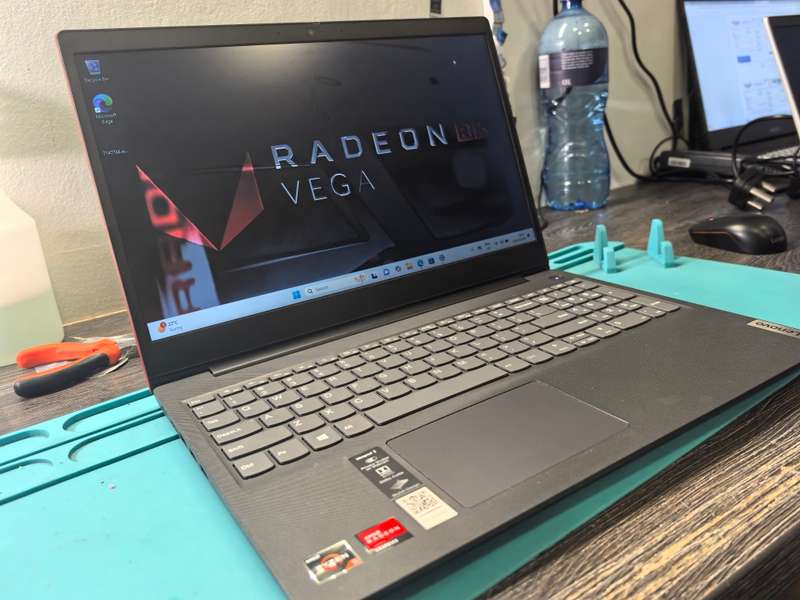 RADEON ADRENILAN EDITION-LENOVO IDEAPAD 3-RYZEN 5-3500U-8GB DDR4-256GB SSD-HD-VEGA 8 GRAPHICS