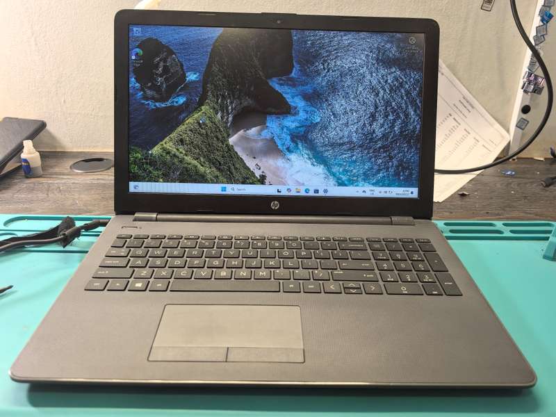 HP 250 G6*i3-5005U*12GB RAM*256GB SSD*15.6`HD*DVD