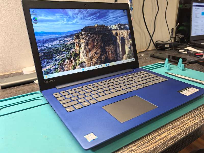 QUAD CORE 8TH GEN i5-LENOVO IDEAPAD 330-i5-8250U-FHD-8GB DDR4-256GB SSD*UHD 620