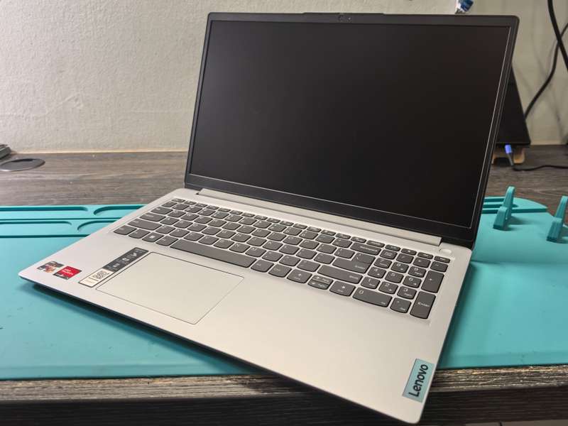 13th gen-LENOVO IDEAPAD 1-AMD RYZEN 5-7520U-16GB DDR5-512GB NVME-RADEON 610-QUAD CORE-FHD