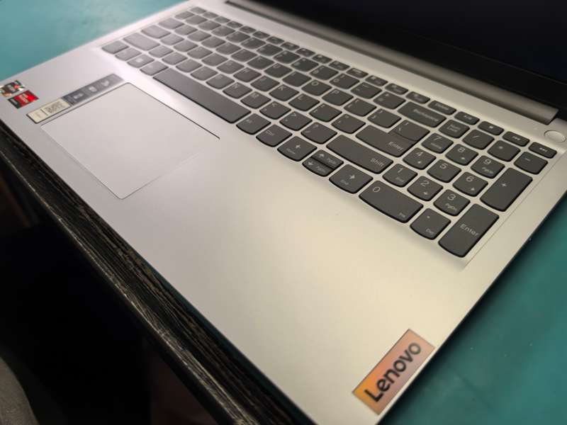 13th gen-LENOVO IDEAPAD 1-AMD RYZEN 5-7520U-16GB DDR5-512GB NVME-RADEON 610-QUAD CORE-FHD