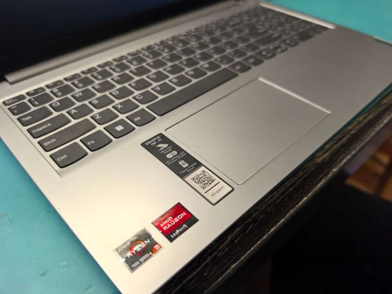 13th gen-LENOVO IDEAPAD 1-AMD RYZEN 5-7520U-16GB DDR5-512GB NVME-RADEON 610-QUAD CORE-FHD
