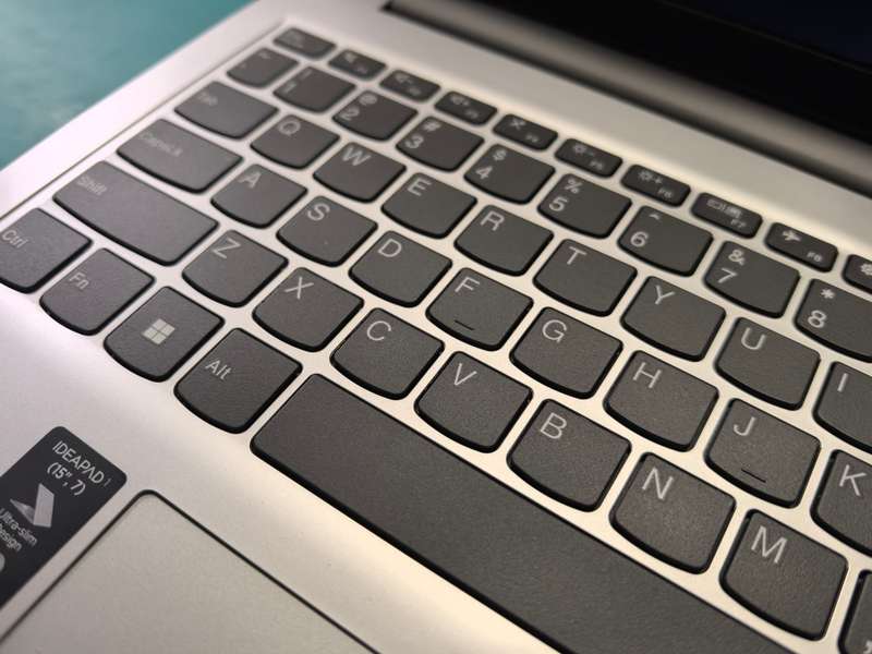 13th gen-LENOVO IDEAPAD 1-AMD RYZEN 5-7520U-16GB DDR5-512GB NVME-RADEON 610-QUAD CORE-FHD