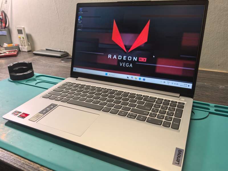13th gen-LENOVO IDEAPAD 1-AMD RYZEN 5-7520U-16GB DDR5-512GB NVME-RADEON 610-QUAD CORE-FHD