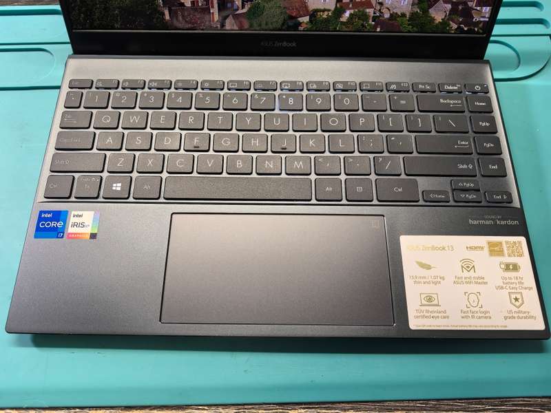 ASUS ZENBOOK 13 UX325E*i7-1165G7-16GB DDR4-512GB SSD-FHD-IRIS GRAPHICS