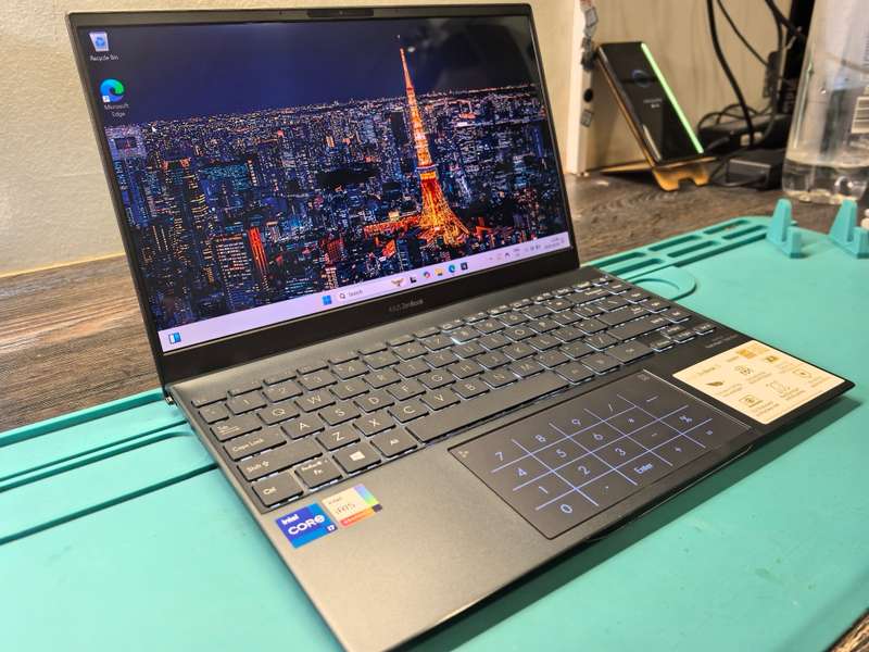 ASUS ZENBOOK 13 UX325E*i7-1165G7-16GB DDR4-512GB SSD-FHD-IRIS GRAPHICS