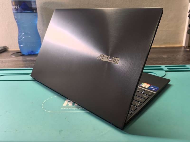 ASUS ZENBOOK 13 UX325E*i7-1165G7-16GB DDR4-512GB SSD-FHD-IRIS GRAPHICS