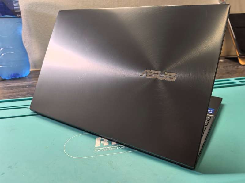 ASUS ZENBOOK 13 UX325E*i7-1165G7-16GB DDR4-512GB SSD-FHD-IRIS GRAPHICS