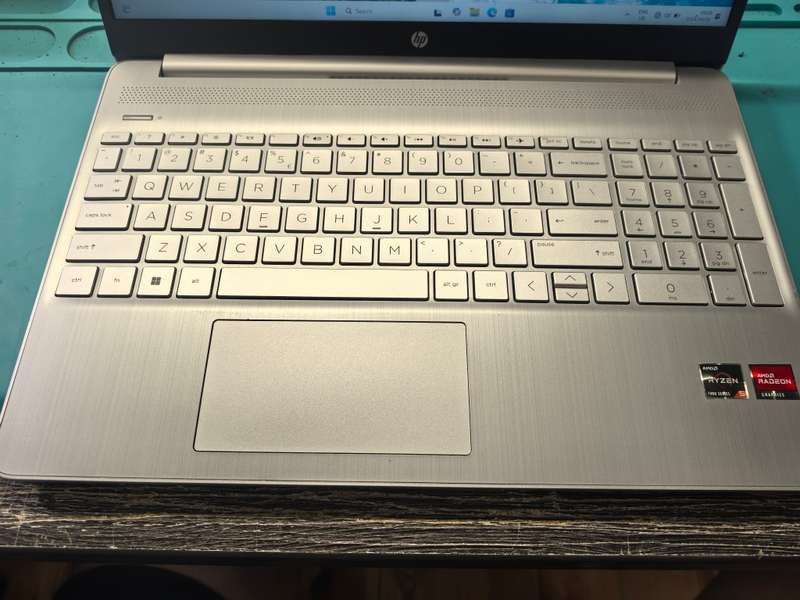 12TH GEN RYZEN 5-HP NOTEBOOK 15s-RYZEN 5-5500U-16GB DDR4-EVO 250GB SSD-FHD
