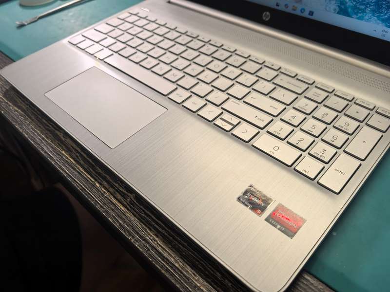 12TH GEN RYZEN 5-HP NOTEBOOK 15s-RYZEN 5-5500U-16GB DDR4-EVO 250GB SSD-FHD