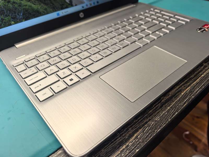 12TH GEN RYZEN 5-HP NOTEBOOK 15s-RYZEN 5-5500U-16GB DDR4-EVO 250GB SSD-FHD