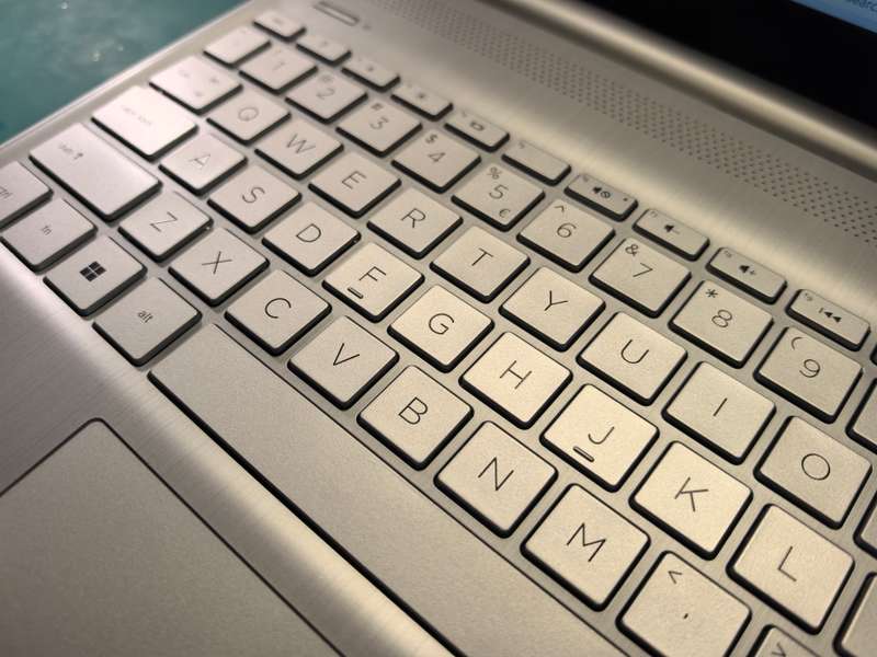 12TH GEN RYZEN 5-HP NOTEBOOK 15s-RYZEN 5-5500U-16GB DDR4-EVO 250GB SSD-FHD