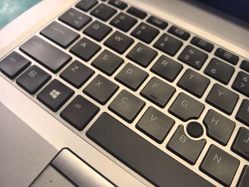 *HP ELITEBOOK 840 G3*i5-6300U*8GB DDR4*256GB SSD*FHD*BACKLIT