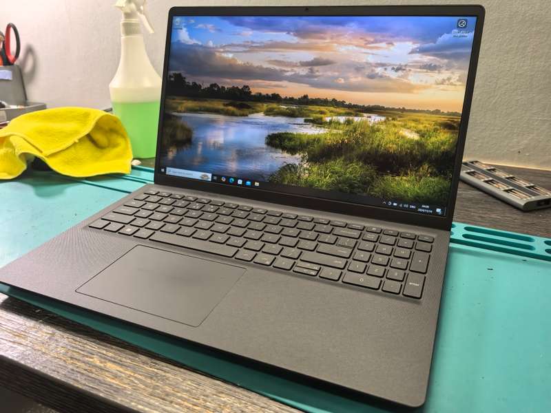 11TH GEN*DELL VOSTRO 15 3510*i3-1115G4*8GB DDR4*512GB SSD*FHD*
