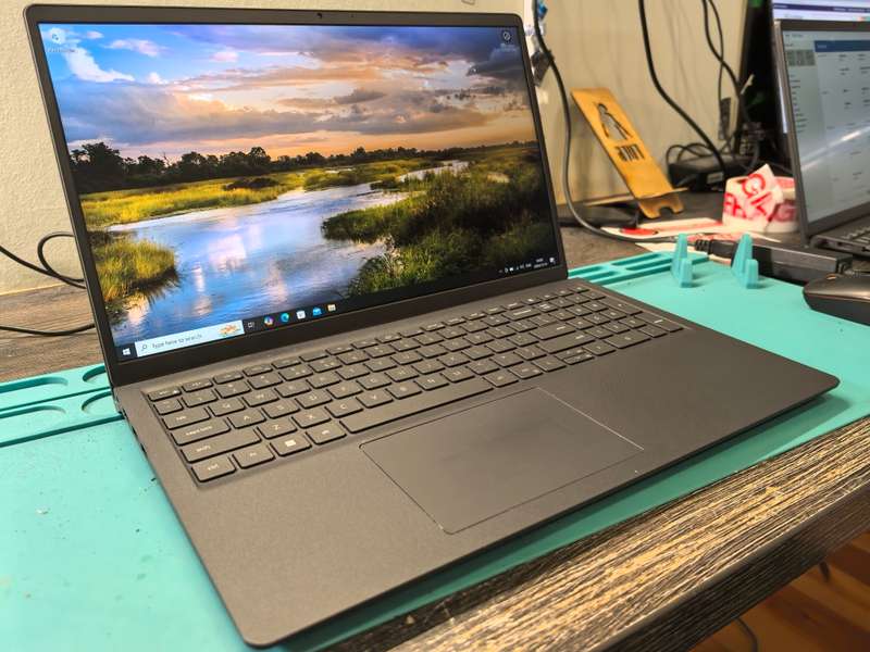 11TH GEN*DELL VOSTRO 15 3510*i3-1115G4*8GB DDR4*512GB SSD*FHD*