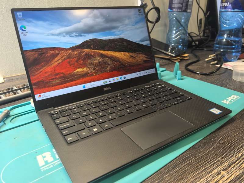 Dell XPS 13-9360 13.3" FHD Laptop - i5-8250U, 256GB SSD, 8GB RAM, Quad Core