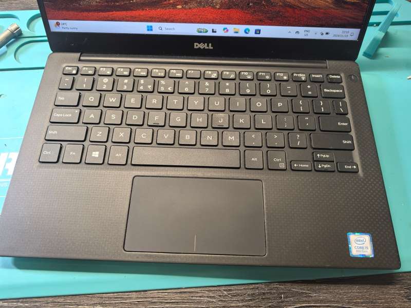 Dell XPS 13-9360 13.3" FHD Laptop - i5-8250U, 256GB SSD, 8GB RAM, Quad Core