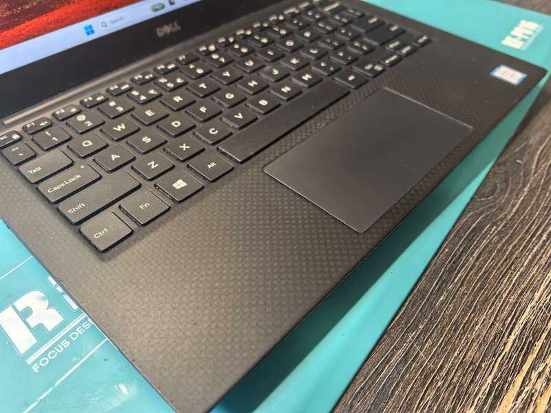 Dell XPS 13-9360 13.3" FHD Laptop - i5-8250U, 256GB SSD, 8GB RAM, Quad Core