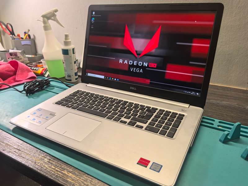 17" DELL INSPIRON 5770-i7-8550u*8GB-128GB SSD-1000GB HDD-RADEON 530 4GB-RADEON ADRENILIN