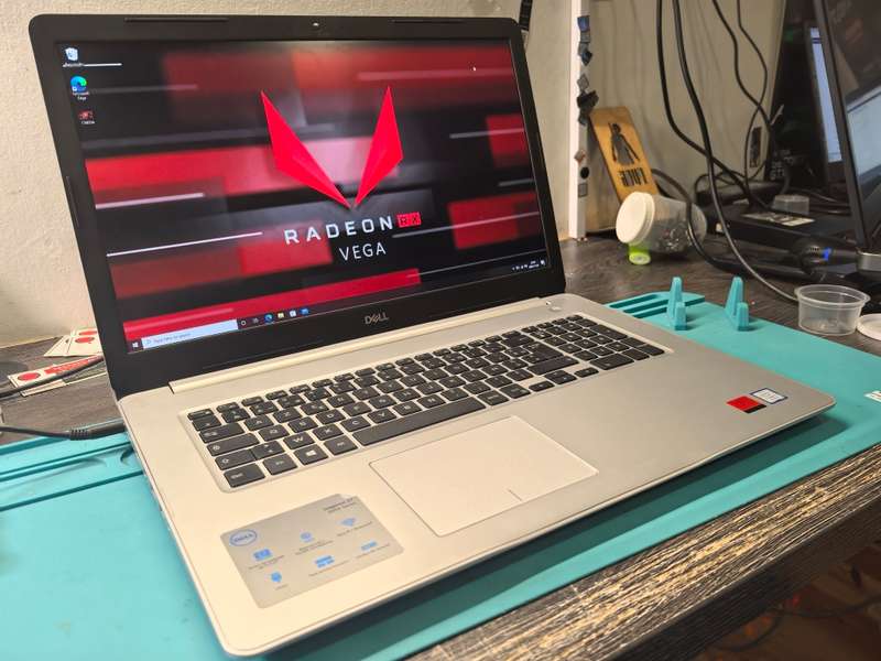 17" DELL INSPIRON 5770-i7-8550u*8GB-128GB SSD-1000GB HDD-RADEON 530 4GB-RADEON ADRENILIN