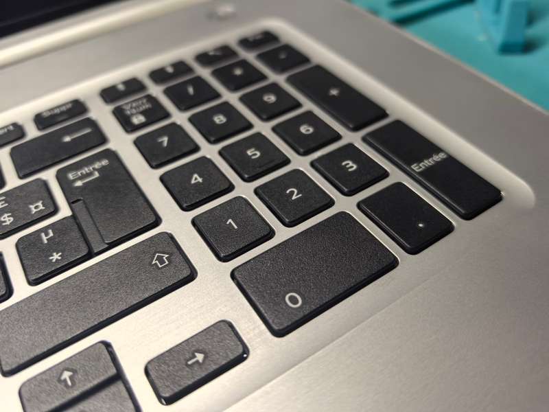 17" DELL INSPIRON 5770-i7-8550u*8GB-128GB SSD-1000GB HDD-RADEON 530 4GB-RADEON ADRENILIN