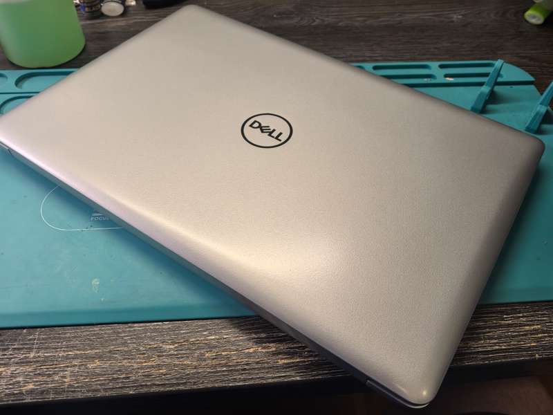 17" DELL INSPIRON 5770-i7-8550u*8GB-128GB SSD-1000GB HDD-RADEON 530 4GB-RADEON ADRENILIN