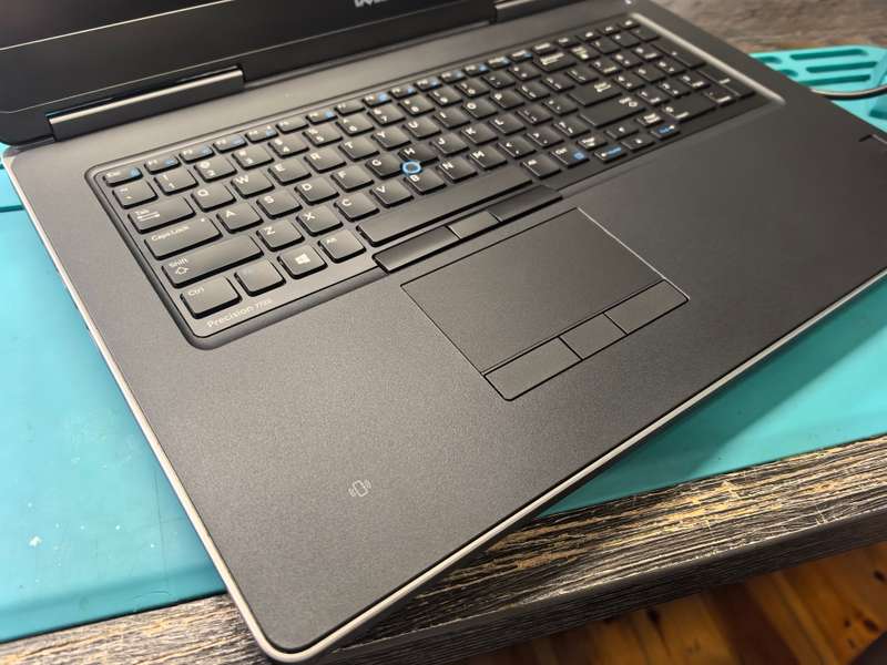 Dell Precision 7720 Carbon i7-6820HQ 32GB DDR4 1TB SSD FHD