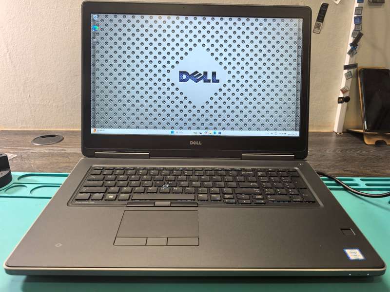 Dell Precision 7720 Carbon i7-6820HQ 32GB DDR4 1TB SSD FHD